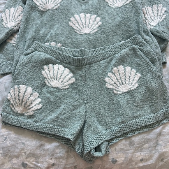Sea Shell Patterned Knit Set - Picture 4 of 5